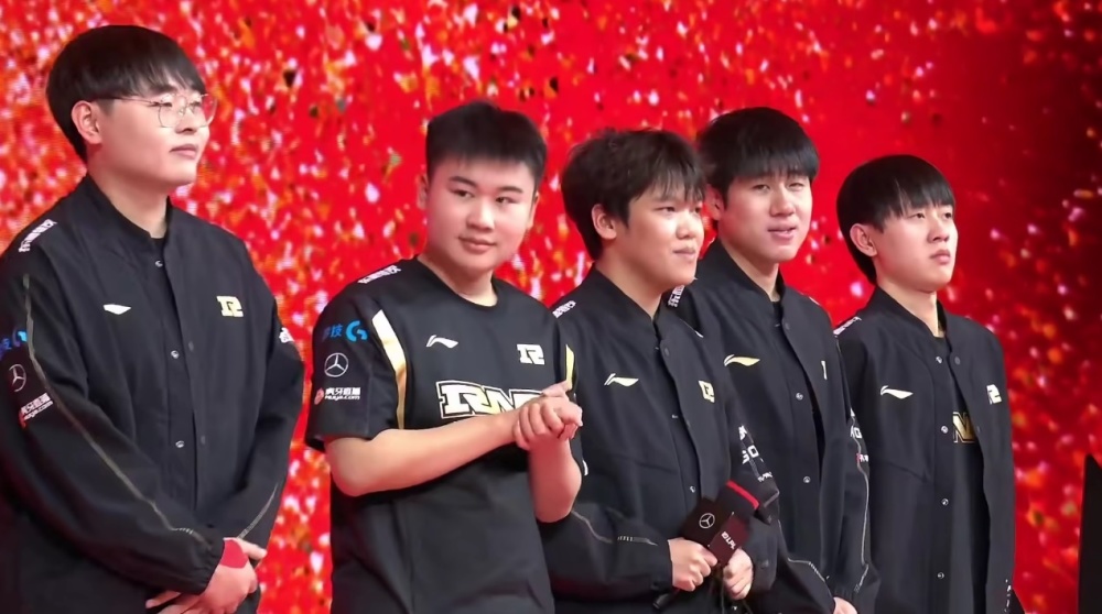 他以其快速 他以其快速